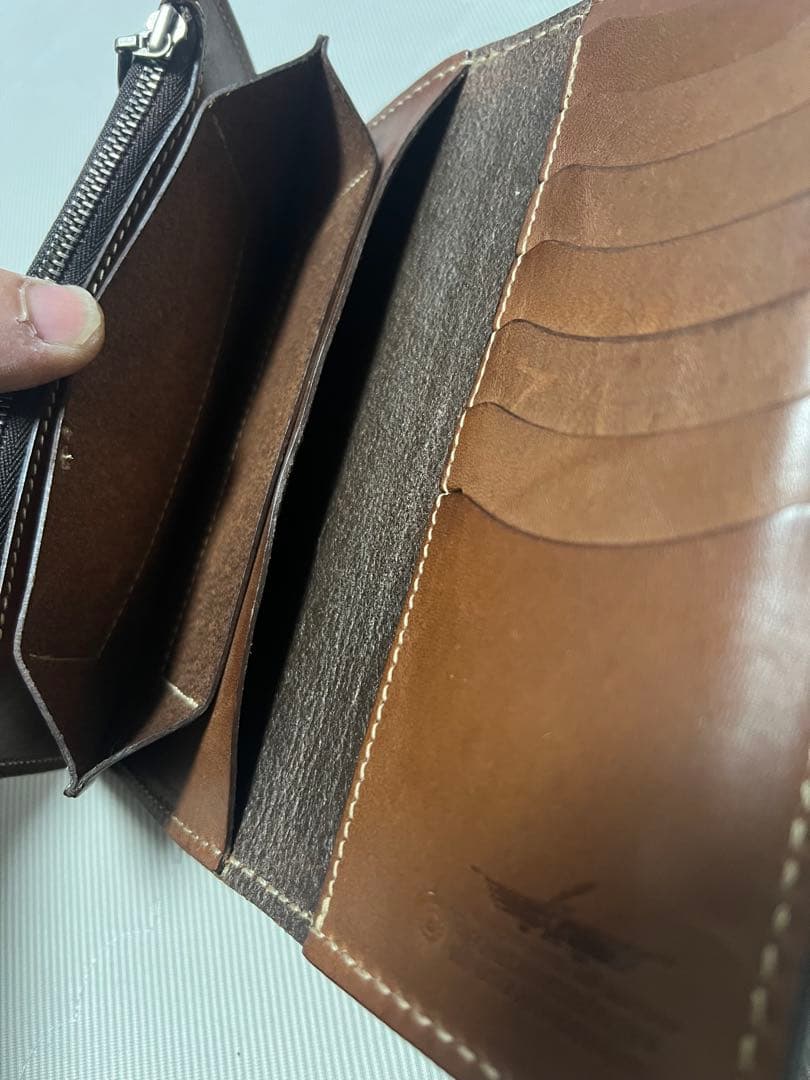 これからエイジングが楽しめる高級レザー！FUNNY長財布カービングモデル！