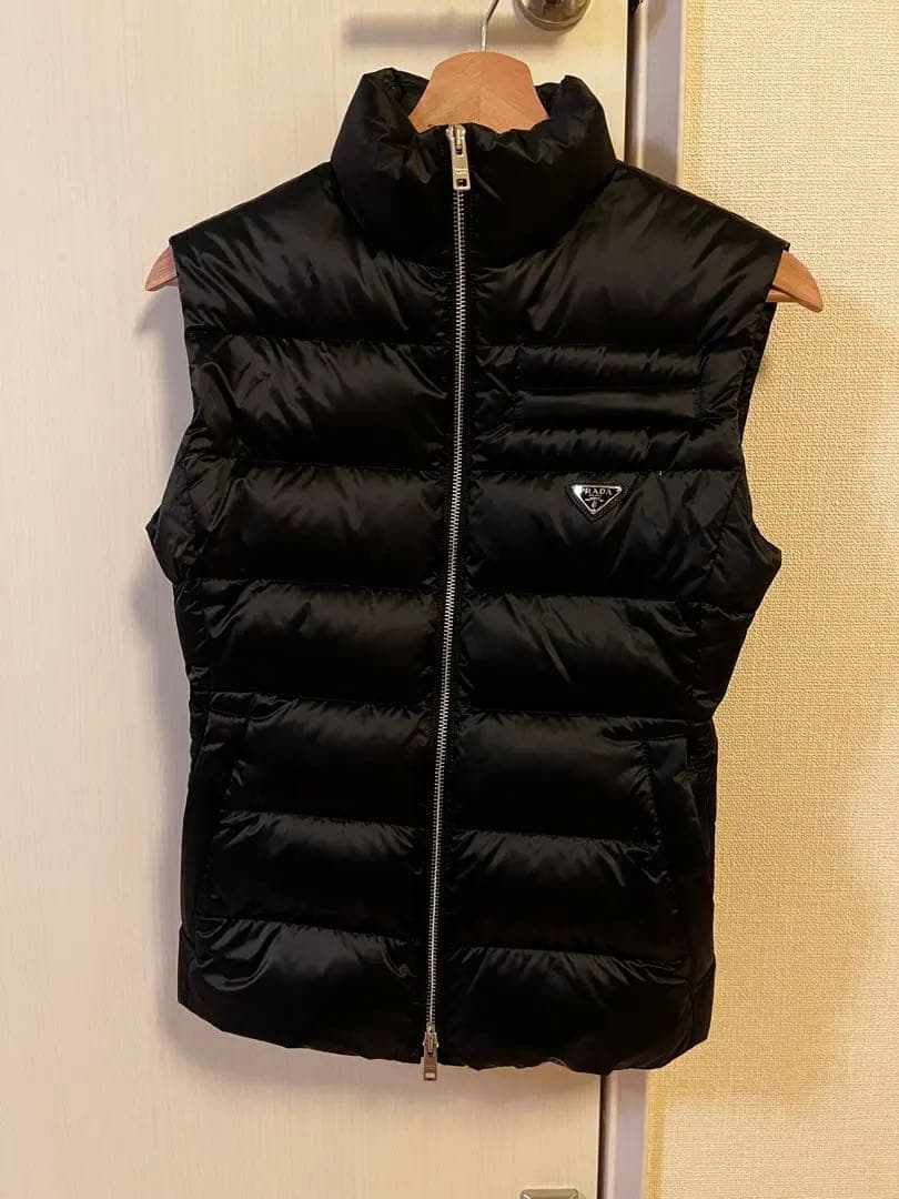 PRADA ブラック ダウンベスト プラダ