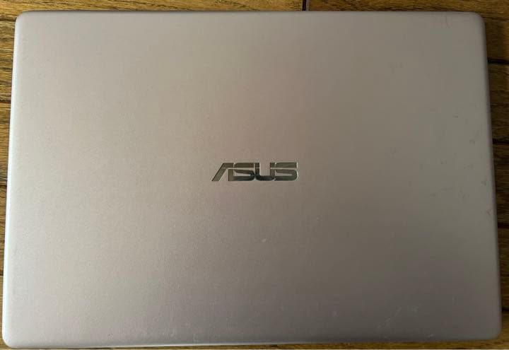 ASUS ZenBook 赤坂直営店開店1周年記念モデル　ピンクゴールド