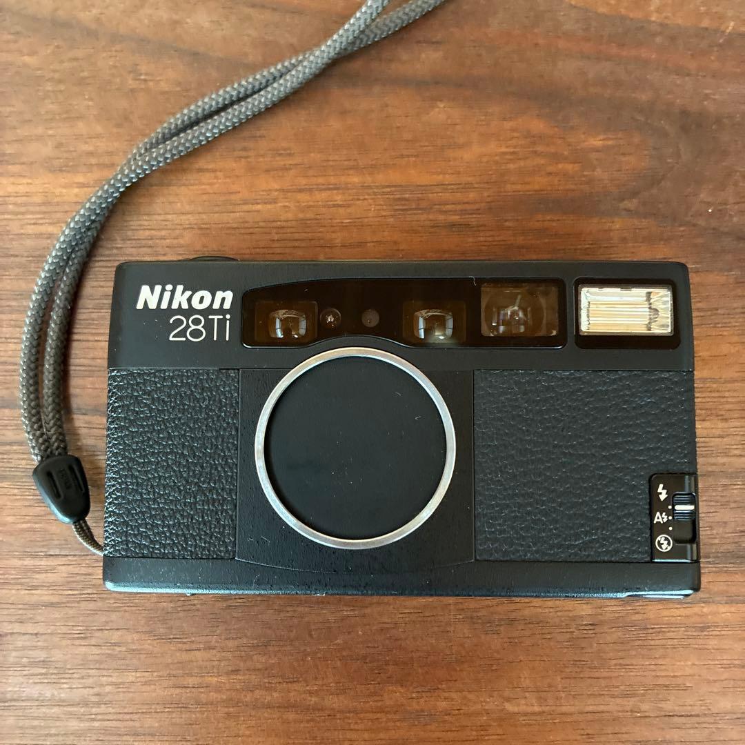 カメラ　Nikon 28TI