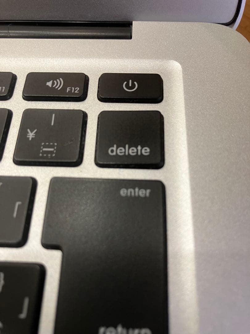 Macbook Air 13 8G 256GBバッテリー良好A1466 ケース付