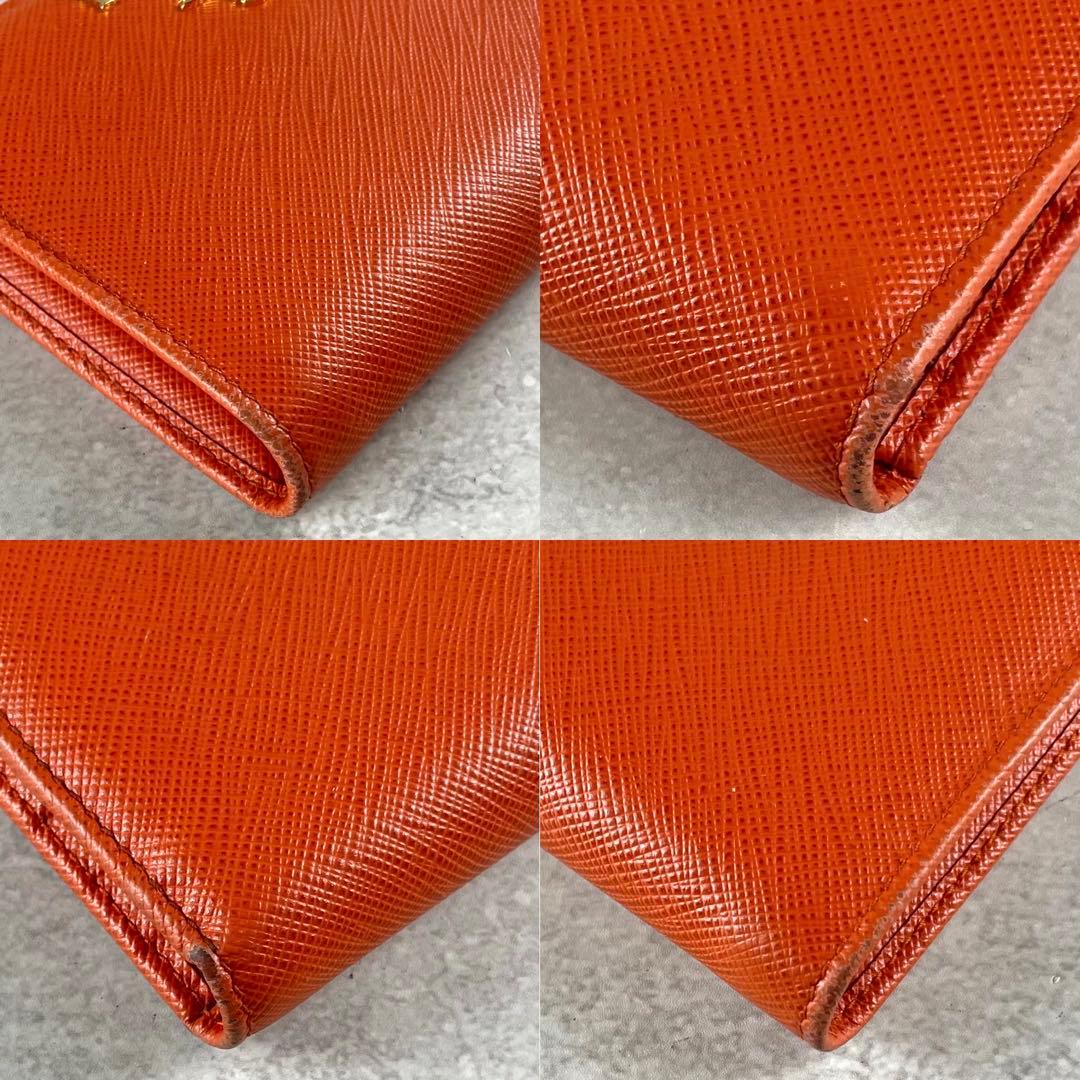 入手困難✨ プラダ 折財布 サフィアーノレザー ロゴプレート オレンジ系