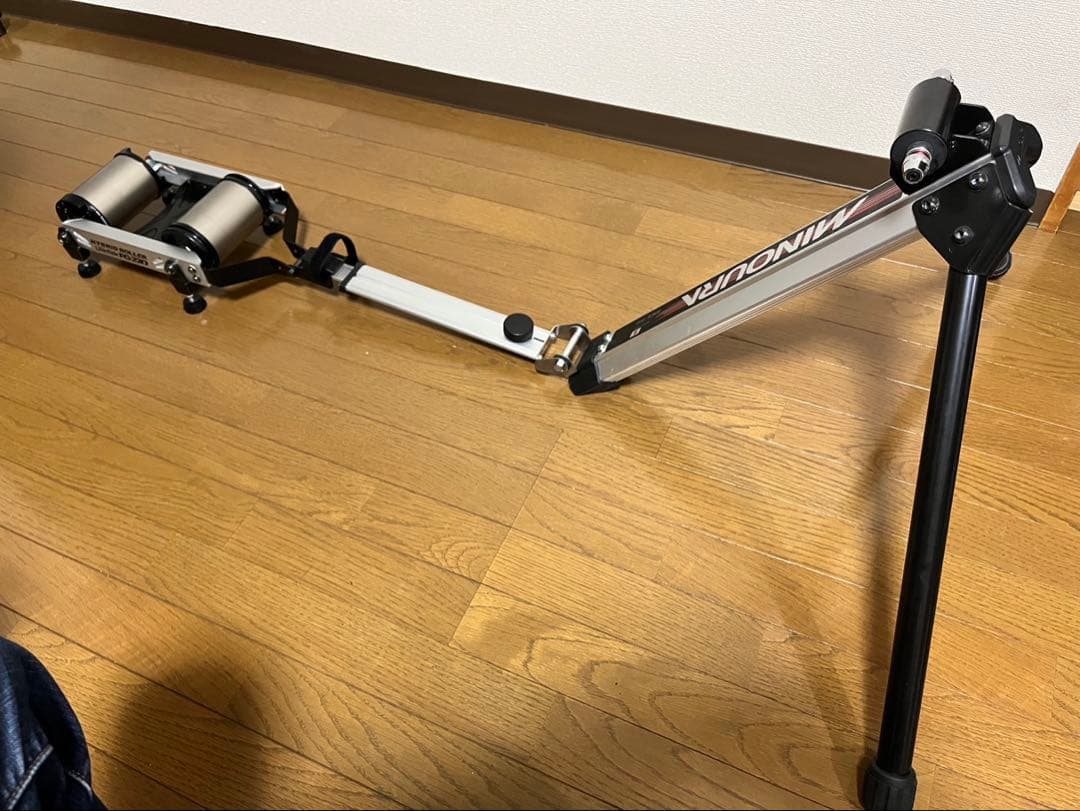 【美品】ミノウラ FG220 ハイブリッドローラー（スルーアクスル対応）