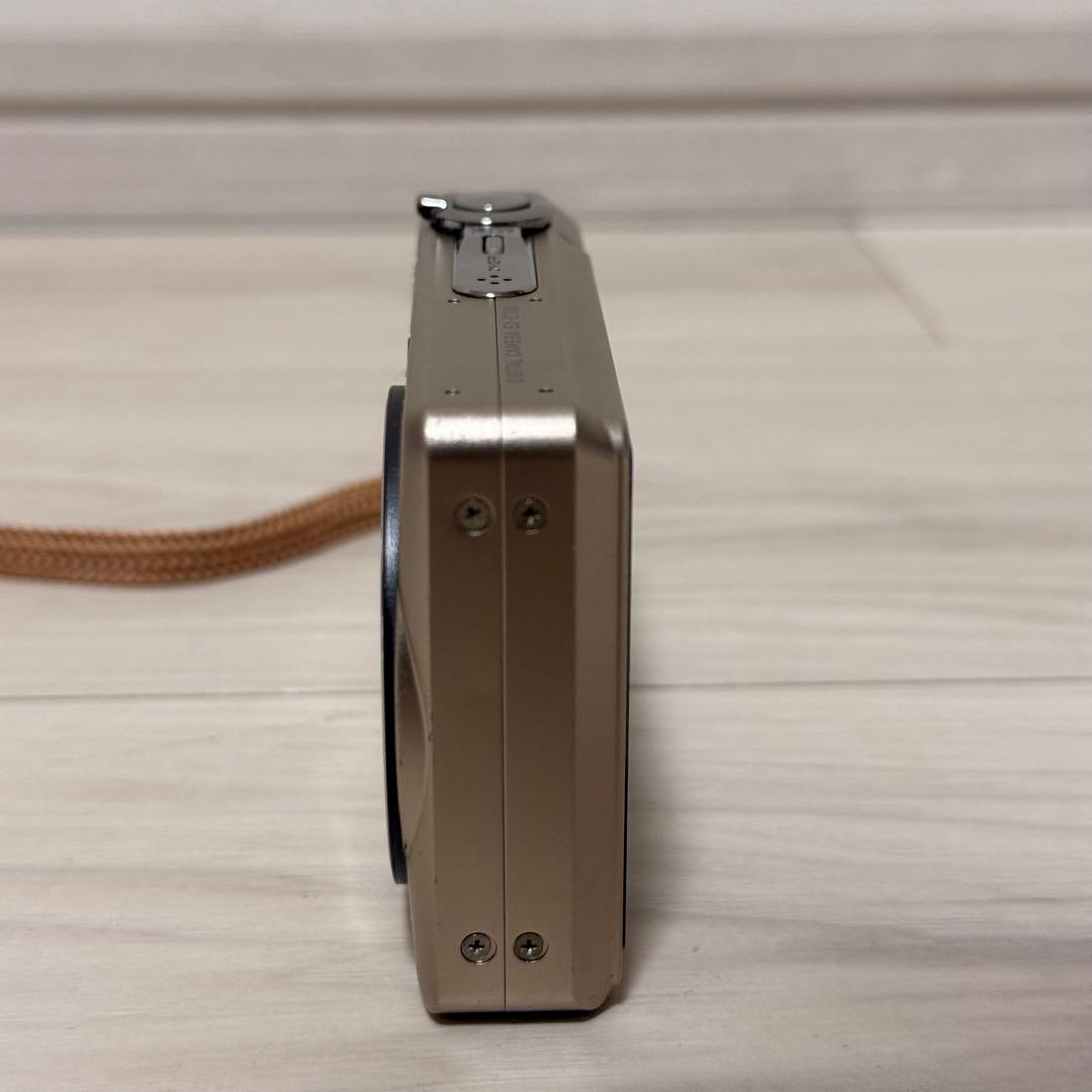 美品　CASIO EXILIM EX-Z700 デジカメ ゴールド　 軽量