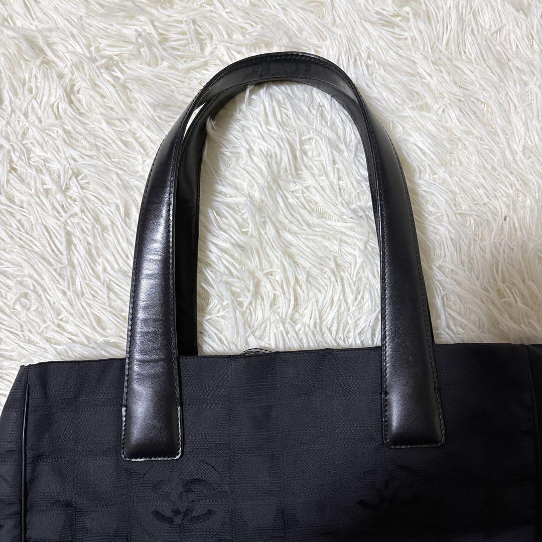 CHANEL ニュートラベルライン PM ココマーク ハンドバッグ 底鋲 8番台