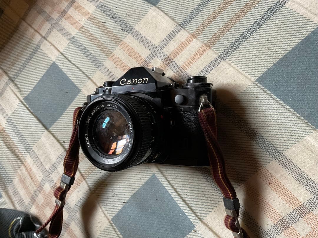 Canon A-1。　814000。カバー無し、レンズキャップ無し、取扱書無し。