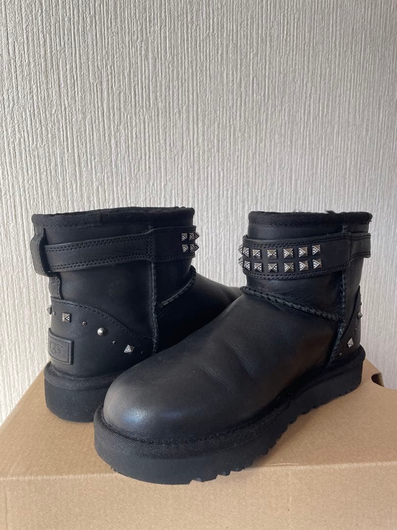 UGG ネバデコスタッズ　レザームートンブーツ　ブラック5