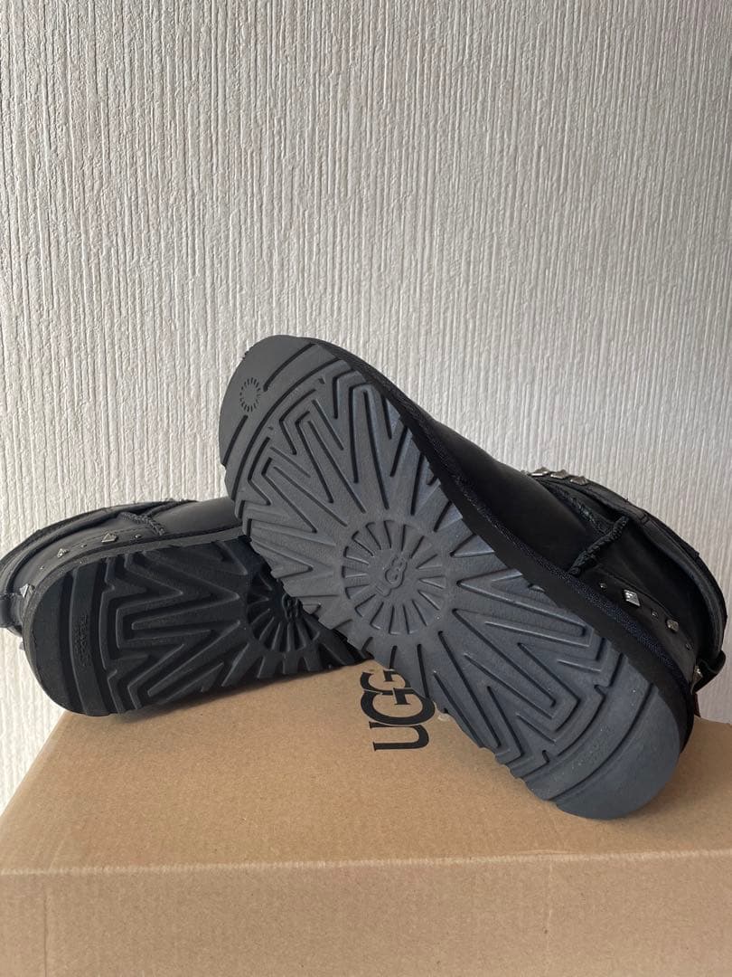 UGG ネバデコスタッズ　レザームートンブーツ　ブラック5