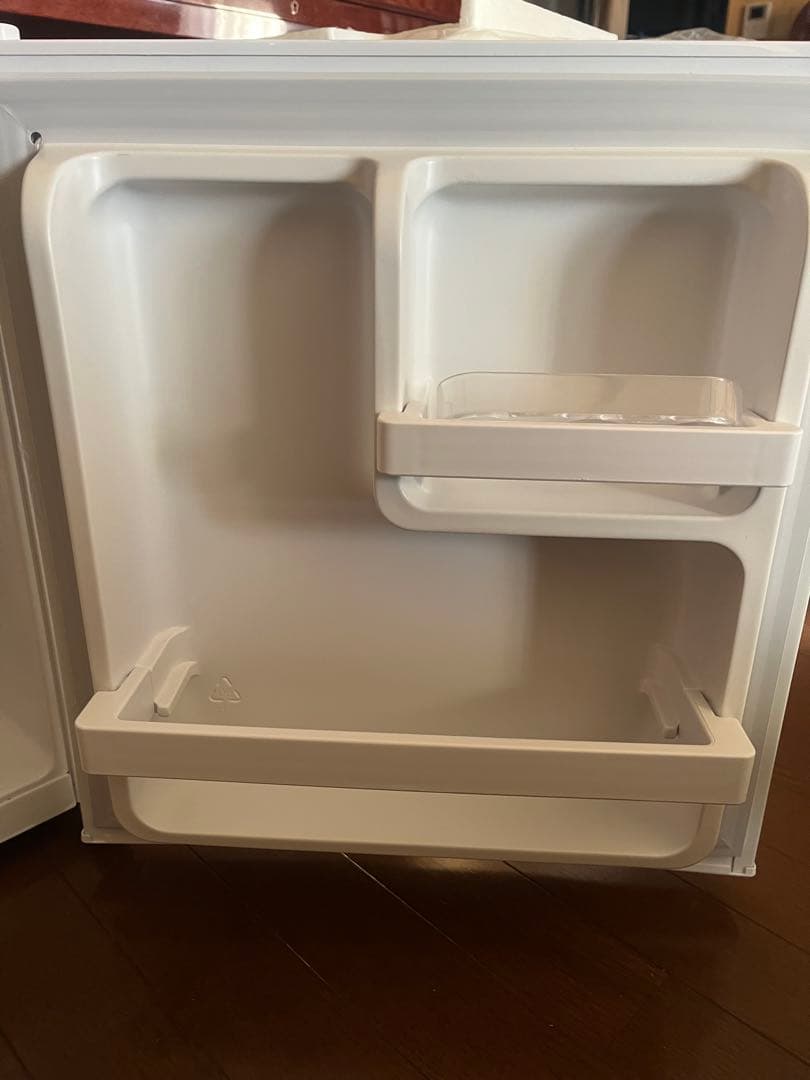 ホワイト冷蔵庫 2段棚 温度調整ダイヤル付き　47L