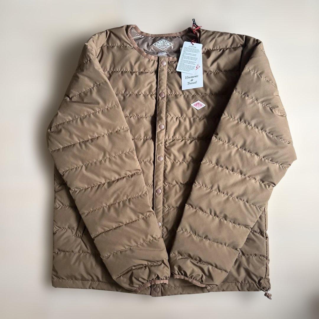 新品タグ付　DANTONインナーダウン クルーネックジャケット　ライトブラウンM
