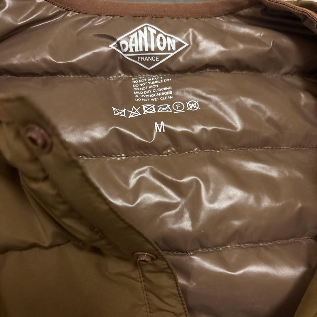 新品タグ付　DANTONインナーダウン クルーネックジャケット　ライトブラウンM