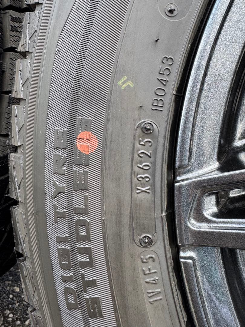 40ヴェルファイア／アルファード用 17インチスタッドレスタイヤ 4本 バリ溝