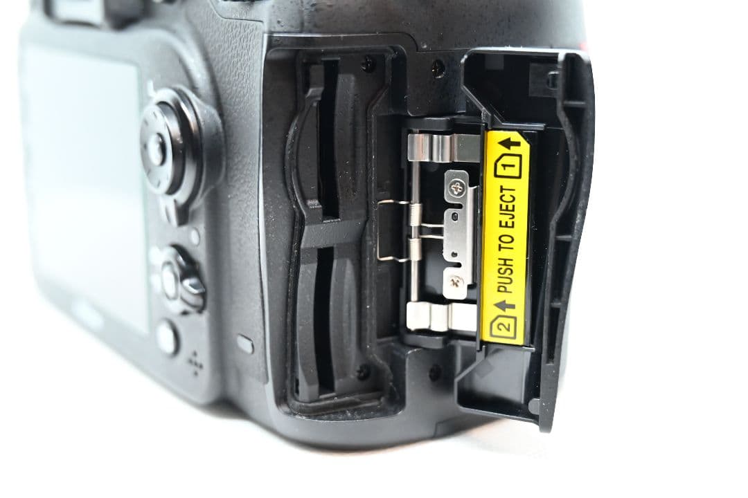 シャッター数9451回 Nikon D7200 ボディのみ APS-C一眼