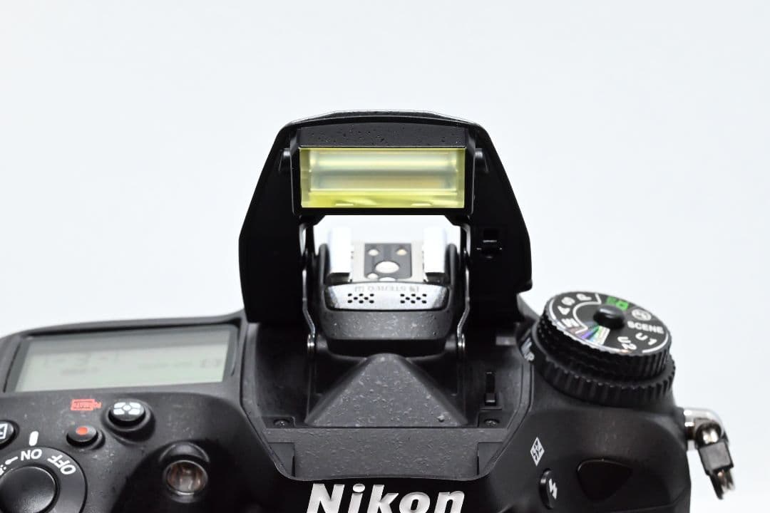 シャッター数9451回 Nikon D7200 ボディのみ APS-C一眼