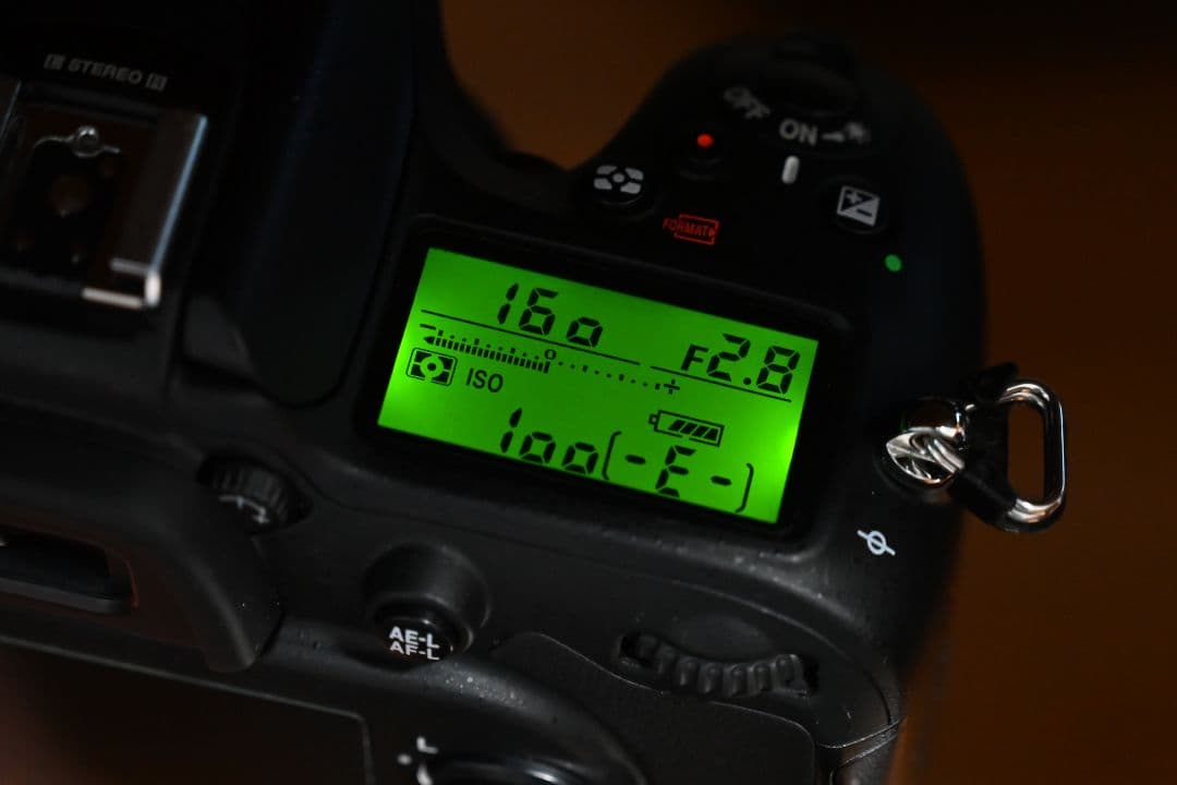 シャッター数9451回 Nikon D7200 ボディのみ APS-C一眼