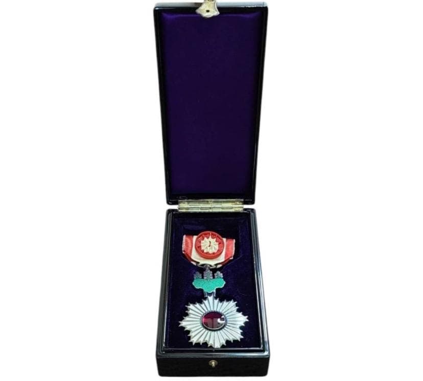 勲章 勲四等旭日小綬章 旧日軍 大日帝国軍 軍隊 共箱付