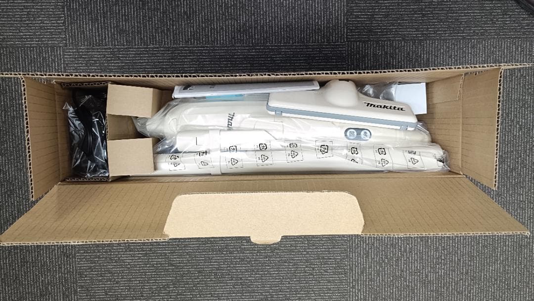 コードレス充電式クリーナー マキタ CL072DSH 本体＋充電器・バッテリー