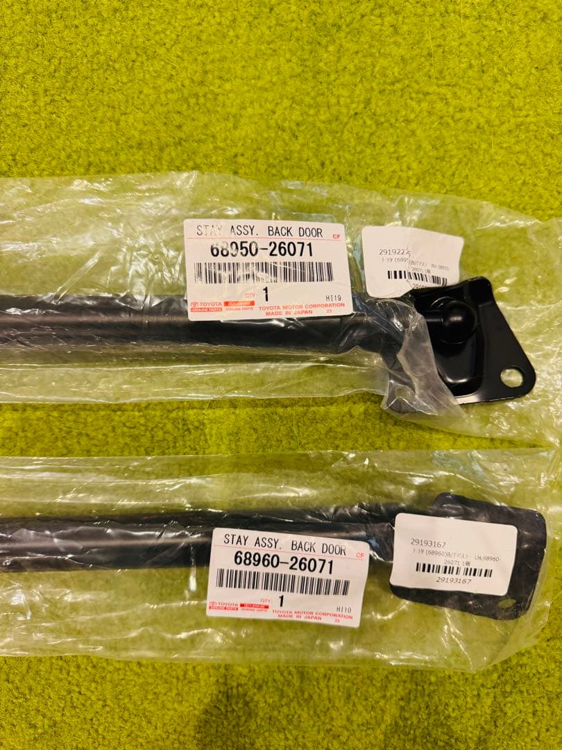 トヨタ純正パーツ ハイエース標準リアゲードダンパー左右セット