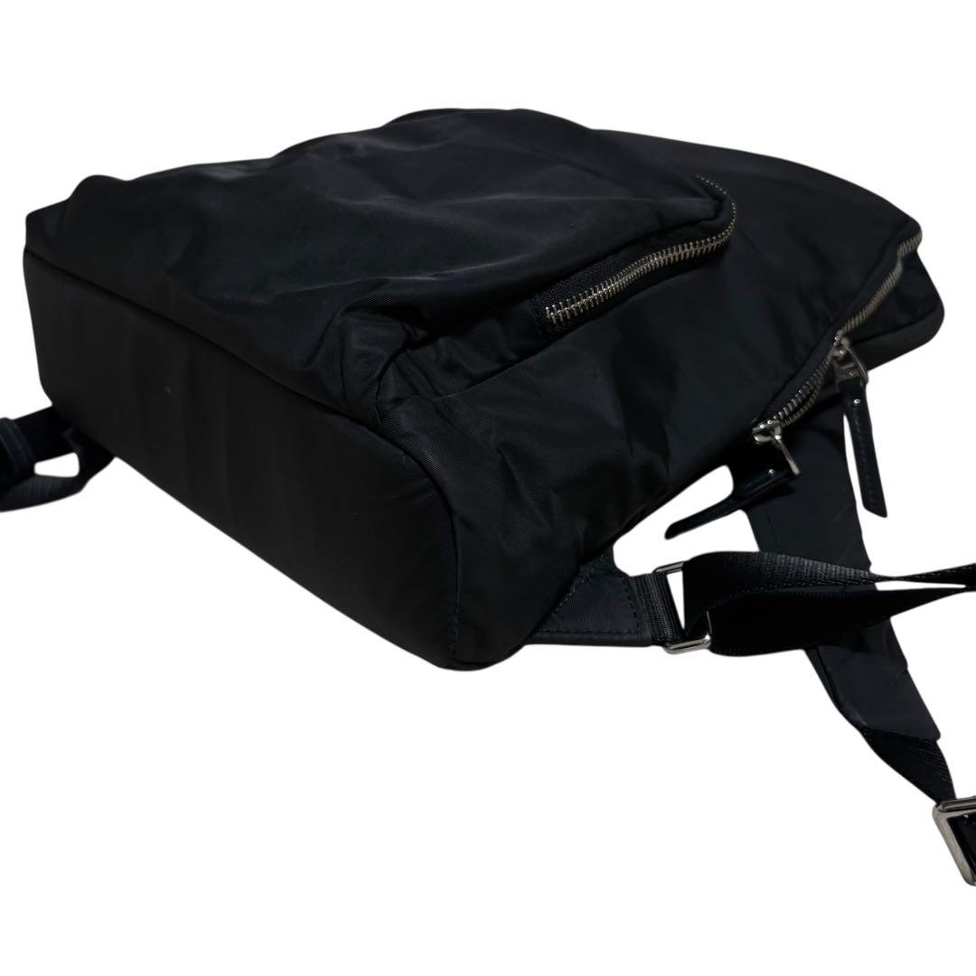 トゥミ　リュック　二室　前面ポケット　シルバー金具　ナイロン　ブラック