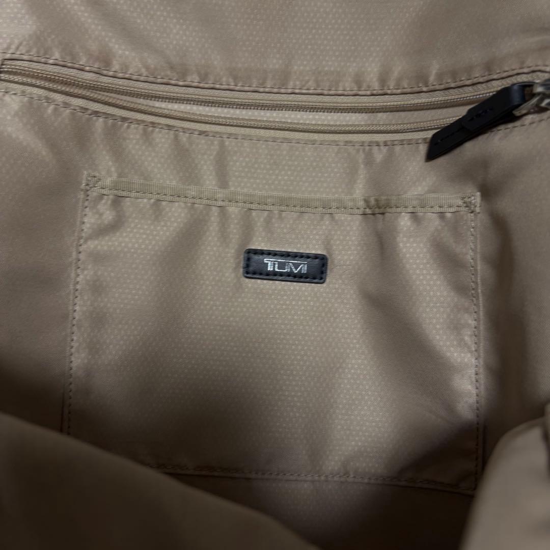 トゥミ　リュック　二室　前面ポケット　シルバー金具　ナイロン　ブラック