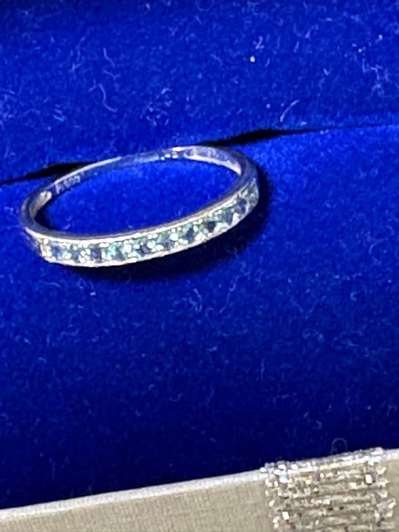 プラチナ グリーンストーンハーフエタニティリング