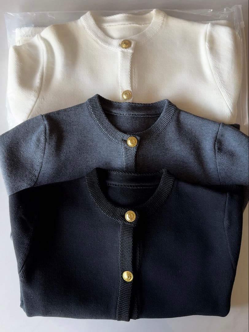 【未使用品】anuansオリジナルボタンノーカラーニットジャケット　ホワイト