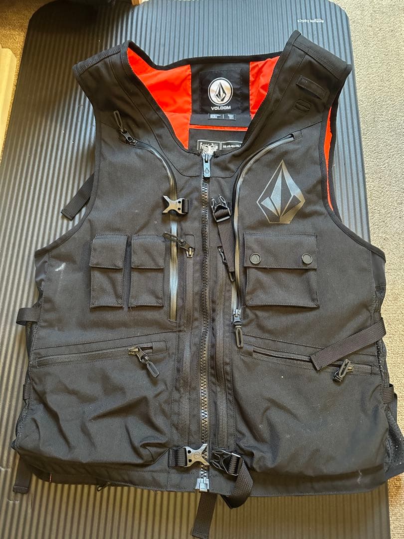 VOLCOM ブラック スノーベスト Sサイズ
