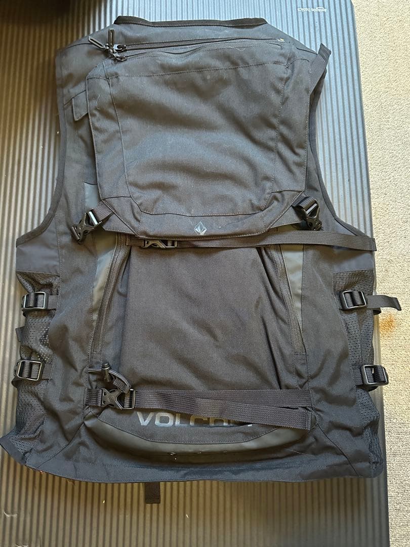 VOLCOM ブラック スノーベスト Sサイズ