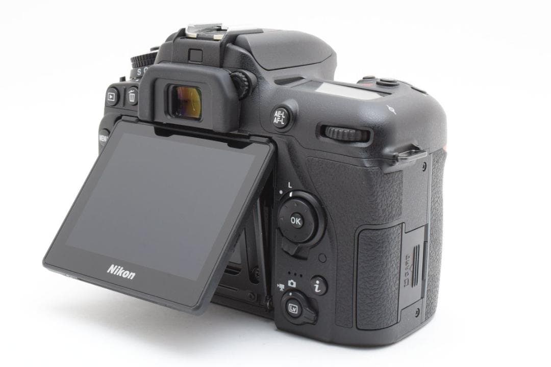 美品 D7500 ダブルレンズ　ニコン/箱付き/SD64GB/専用ガラスフィルム