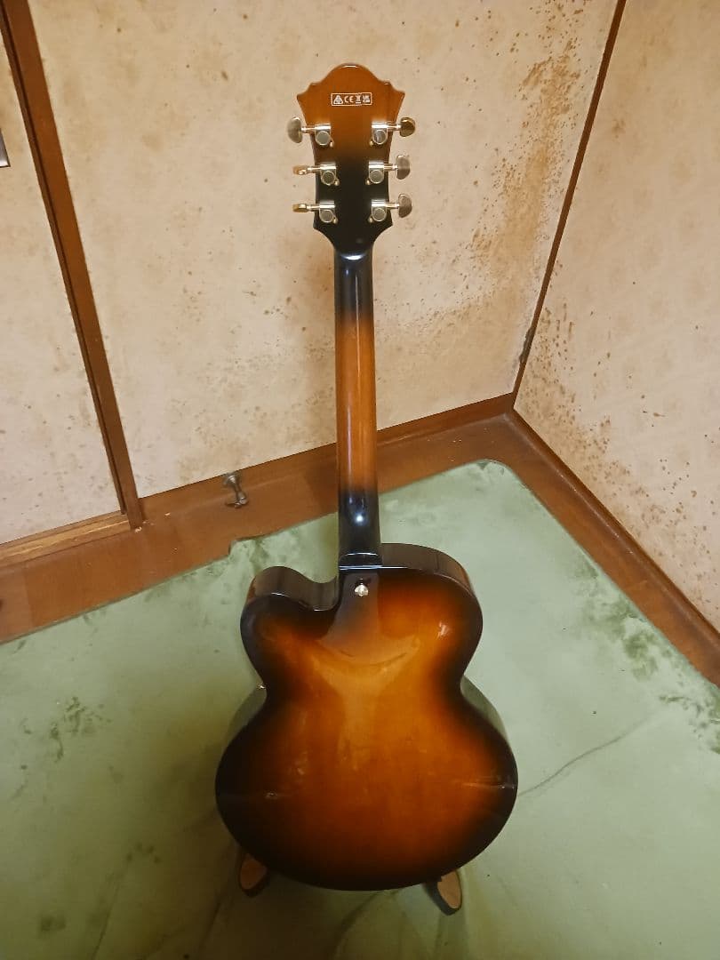 IbanezのAFC71のフルアコースティックギター