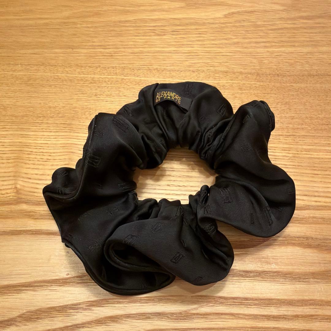 ALEXANDRE DE PARIS 黒 サテンシュシュ