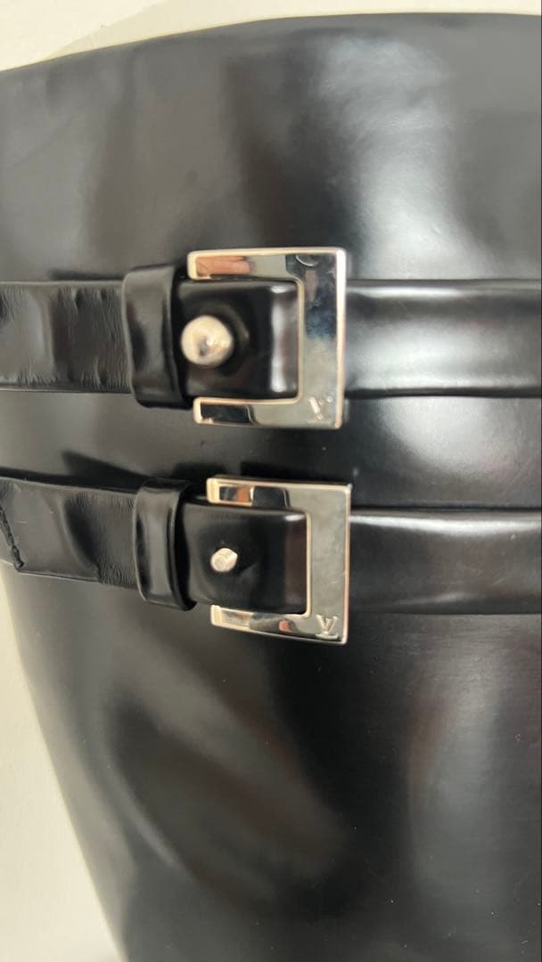 美品ルイヴィトンLOUIS VUITTON黒 ストラップ付き ロングブーツ箱あり