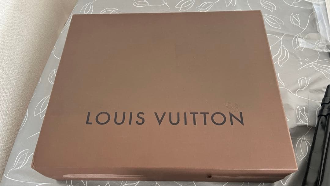 美品ルイヴィトンLOUIS VUITTON黒 ストラップ付き ロングブーツ箱あり