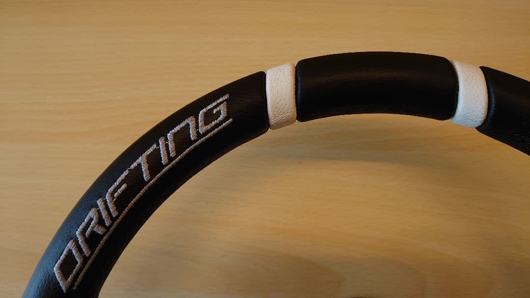 momo ドリフティング 33Φ 80mmディープ