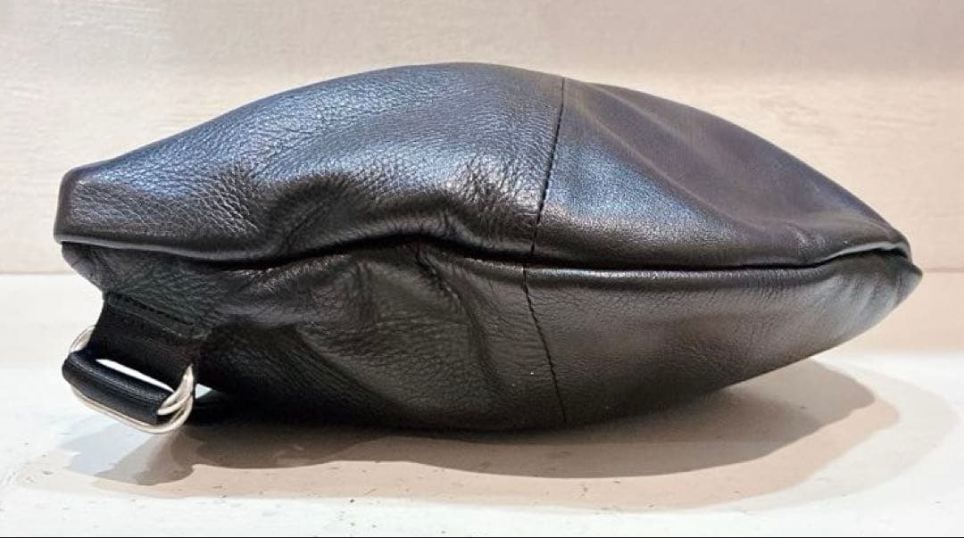 【美品】POMTATA カウレザー ボディバッグ CANDY BODY BAG