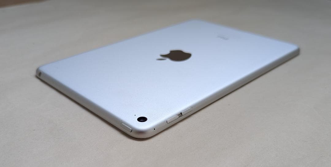 iPad mini4 128GB シルバー 指紋認証対応モデル ミニ 第4世代