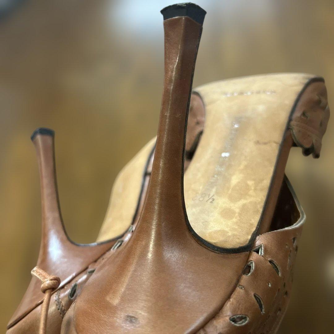 MANOLO BLAHNIK ブラウンカットアウトオープントゥサンダル