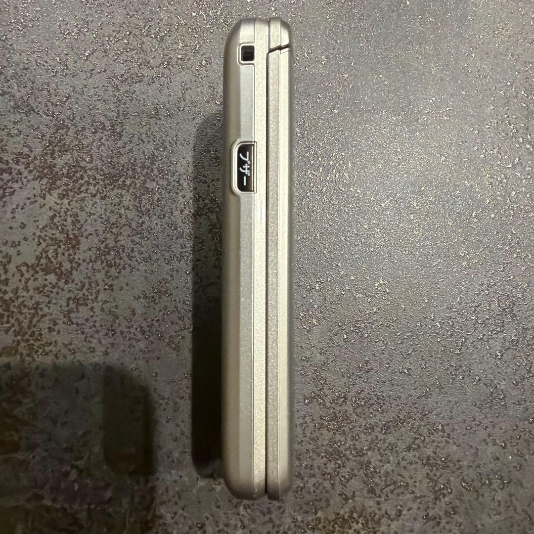 au KYF41 ホワイト 折りたたみ式携帯電話