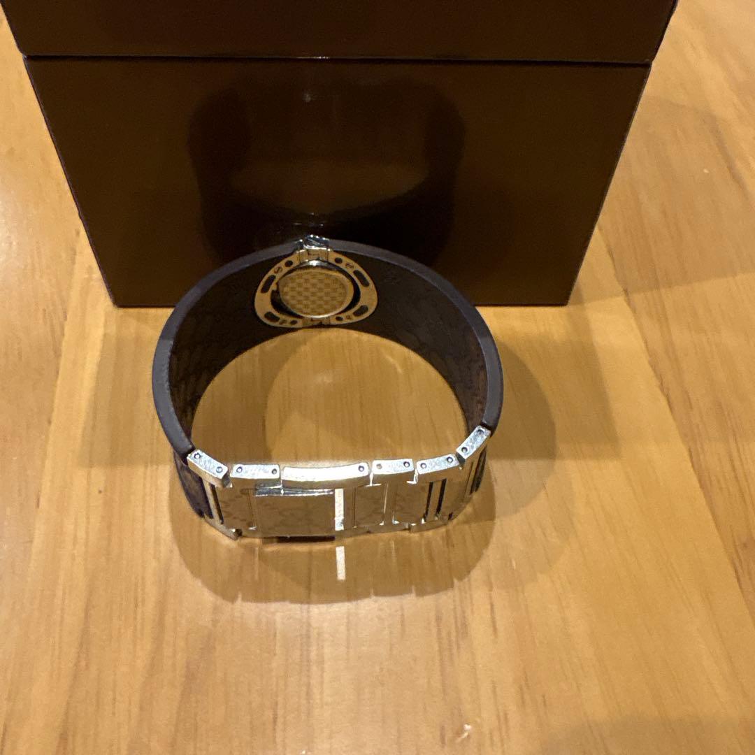 GUCCI トワール　バングルウォッチ　ターンフェイス時計
