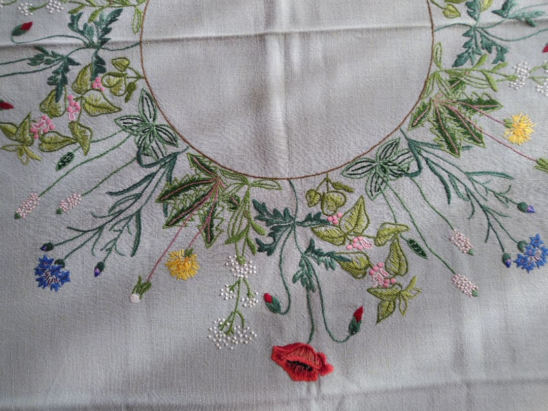 灰青色地花柄刺繍テーブルクロスハンドメイドビンテージ