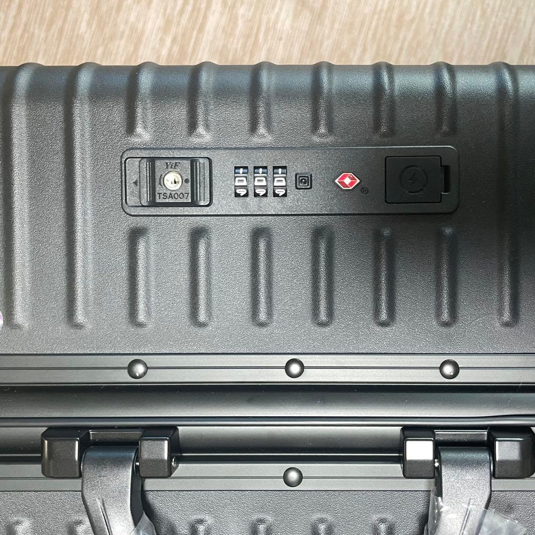 リベティ　多機能キャリーケース　Mサイズ　マットブラック