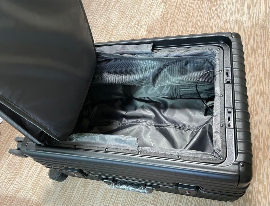 リベティ　多機能キャリーケース　Mサイズ　マットブラック