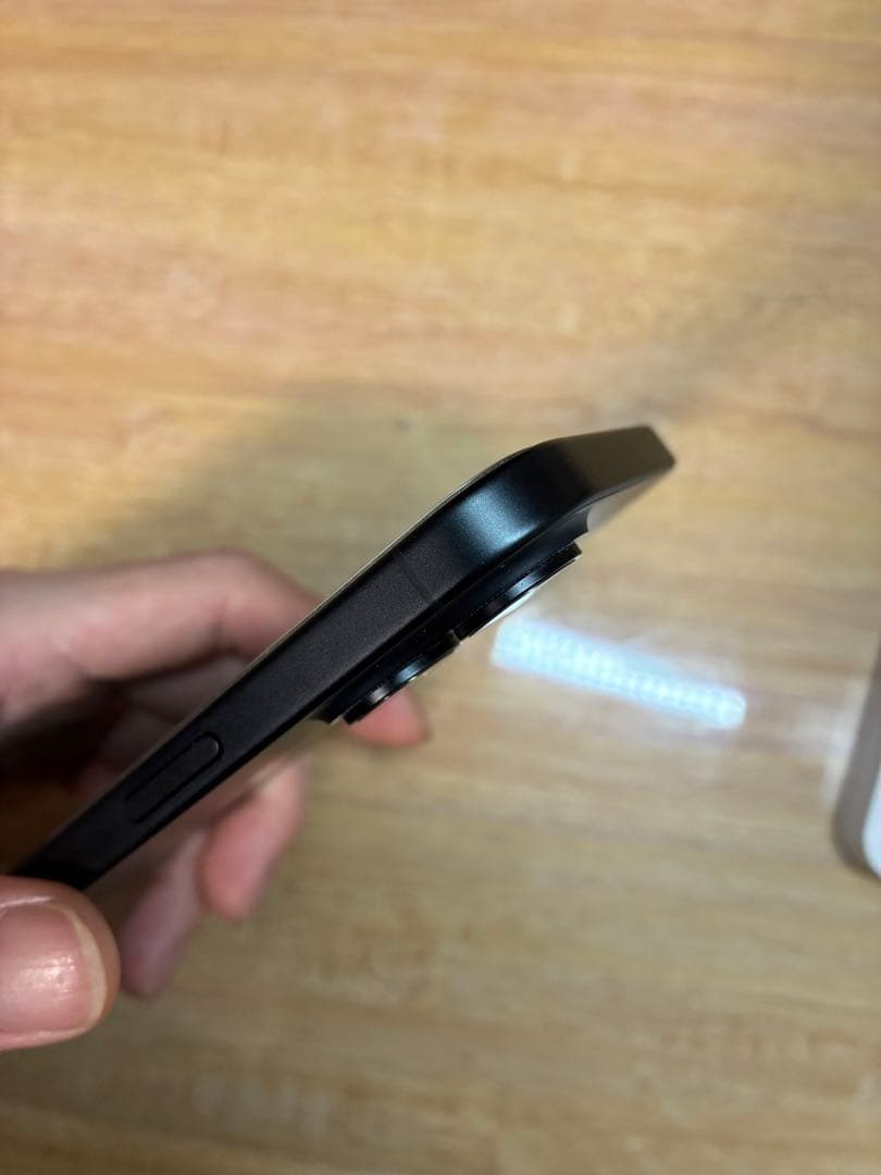 iPhone 16 128GBブラック本体+純正ケース