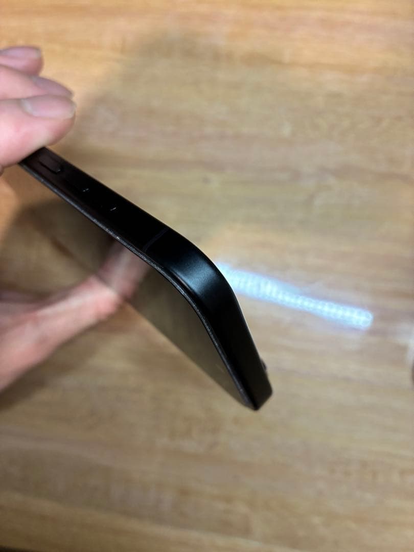 iPhone 16 128GBブラック本体+純正ケース