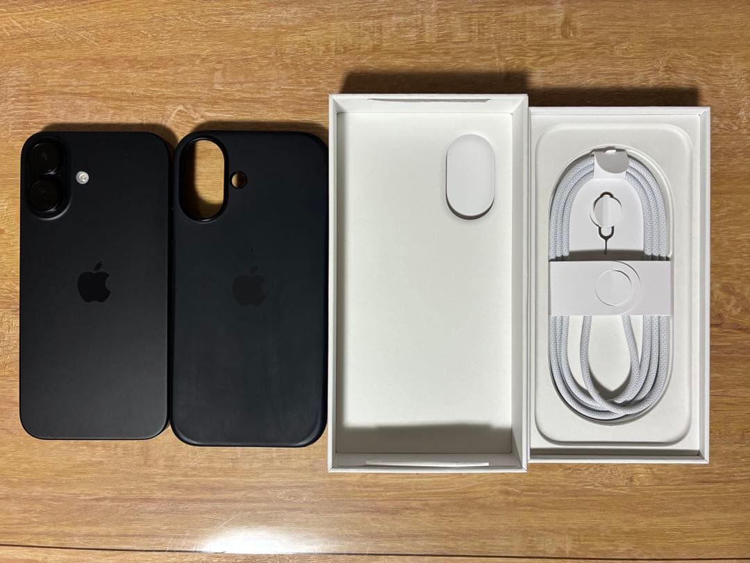iPhone 16 128GBブラック本体+純正ケース