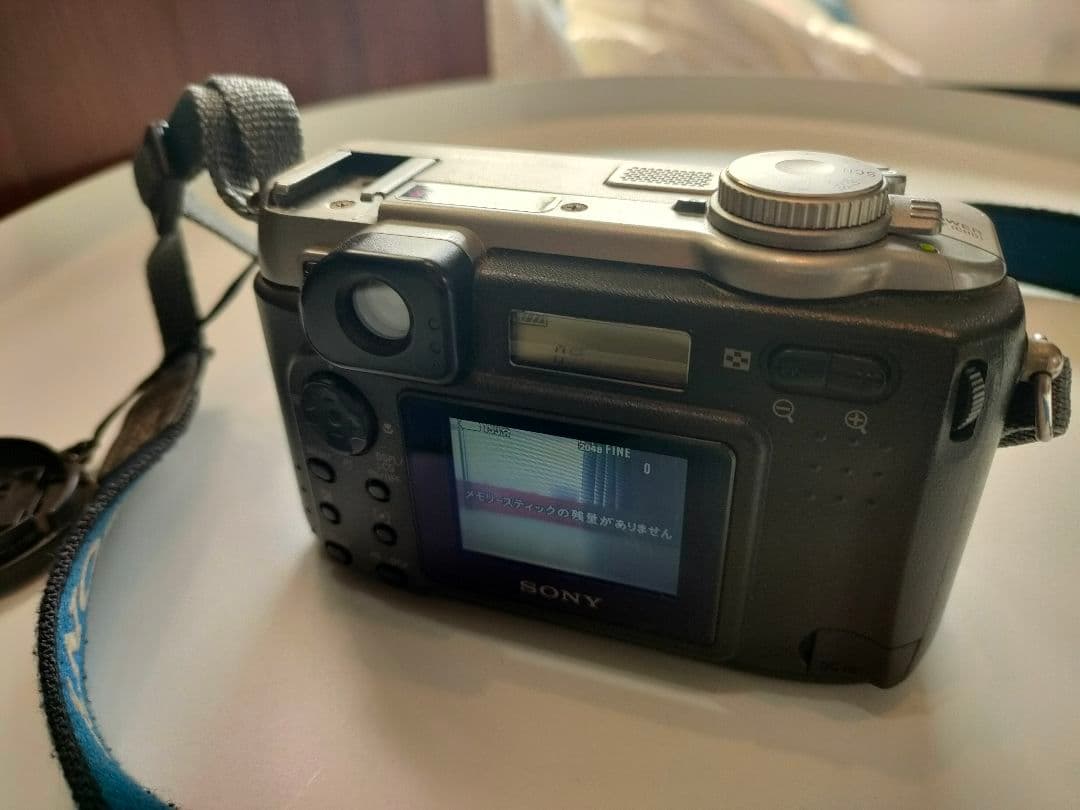 SONY Cyber-shot DSC-S75 本体のみ　電源入ります。