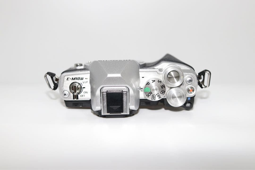 ☆美品【OLYMPUS】OM-D E-M10 MarkIII + 14-42mm