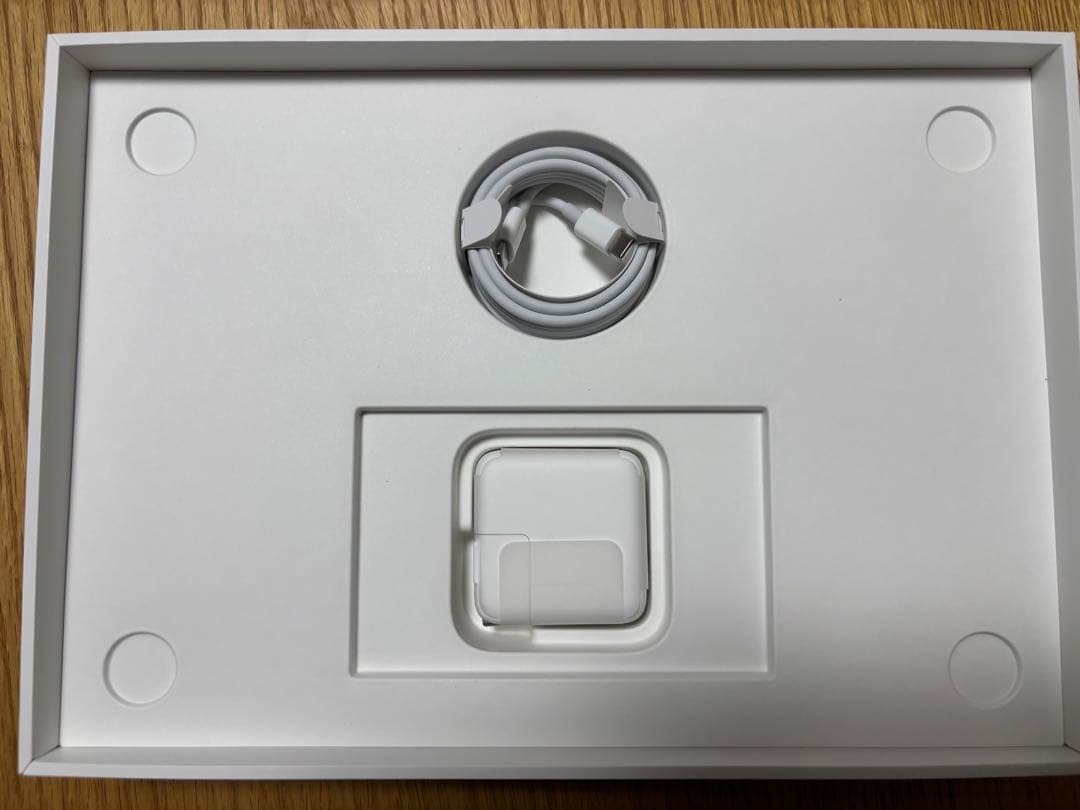 おまけ付　macbook airシルバー M1、メモリ16GB、SSD256GB