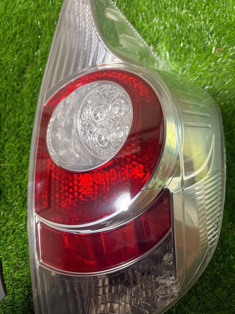 トヨタ アクア NHP10 テールライトH25 右左セット
