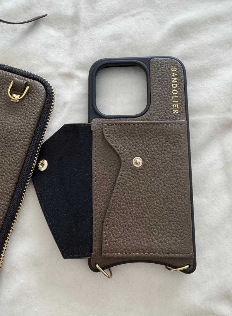 バンドリヤー　BANDOLIER iPhone15Pro